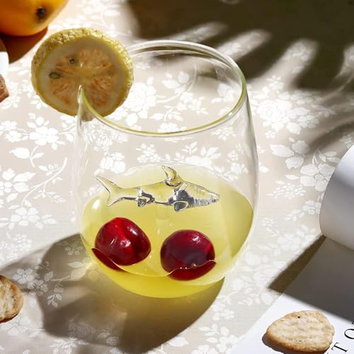 kucehiup Shark Wine Glasses 18oz Transparent Red Wine Glass with Shark Inside 530ml (Two Transparent Shark Cups)